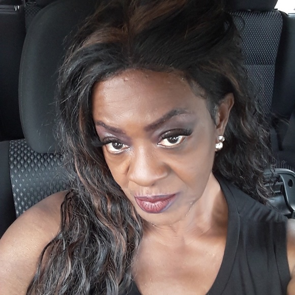 Meet your Posher, Letitia - Picture 1 of 1